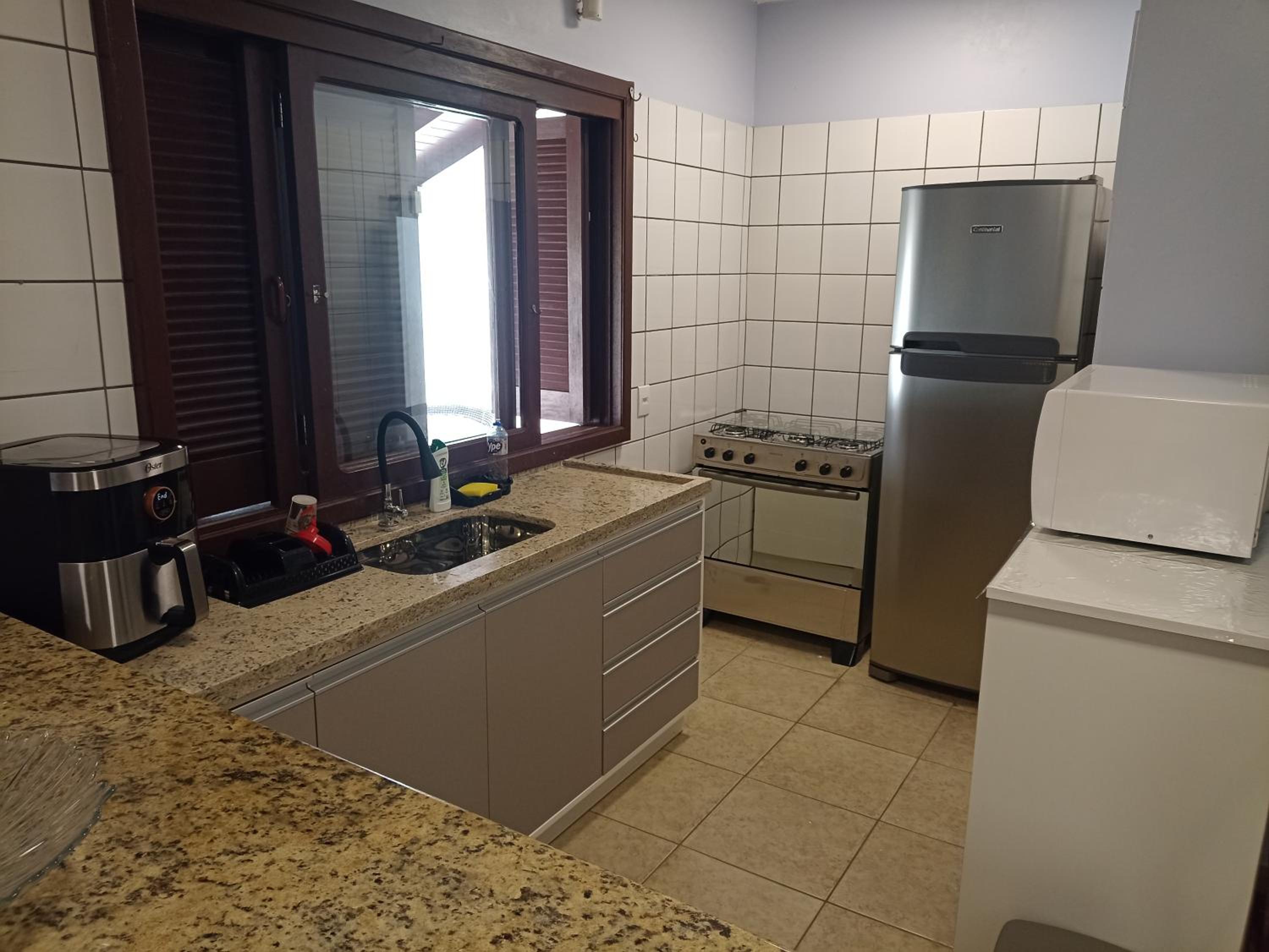 Casa com piscina a 50 metros da praia