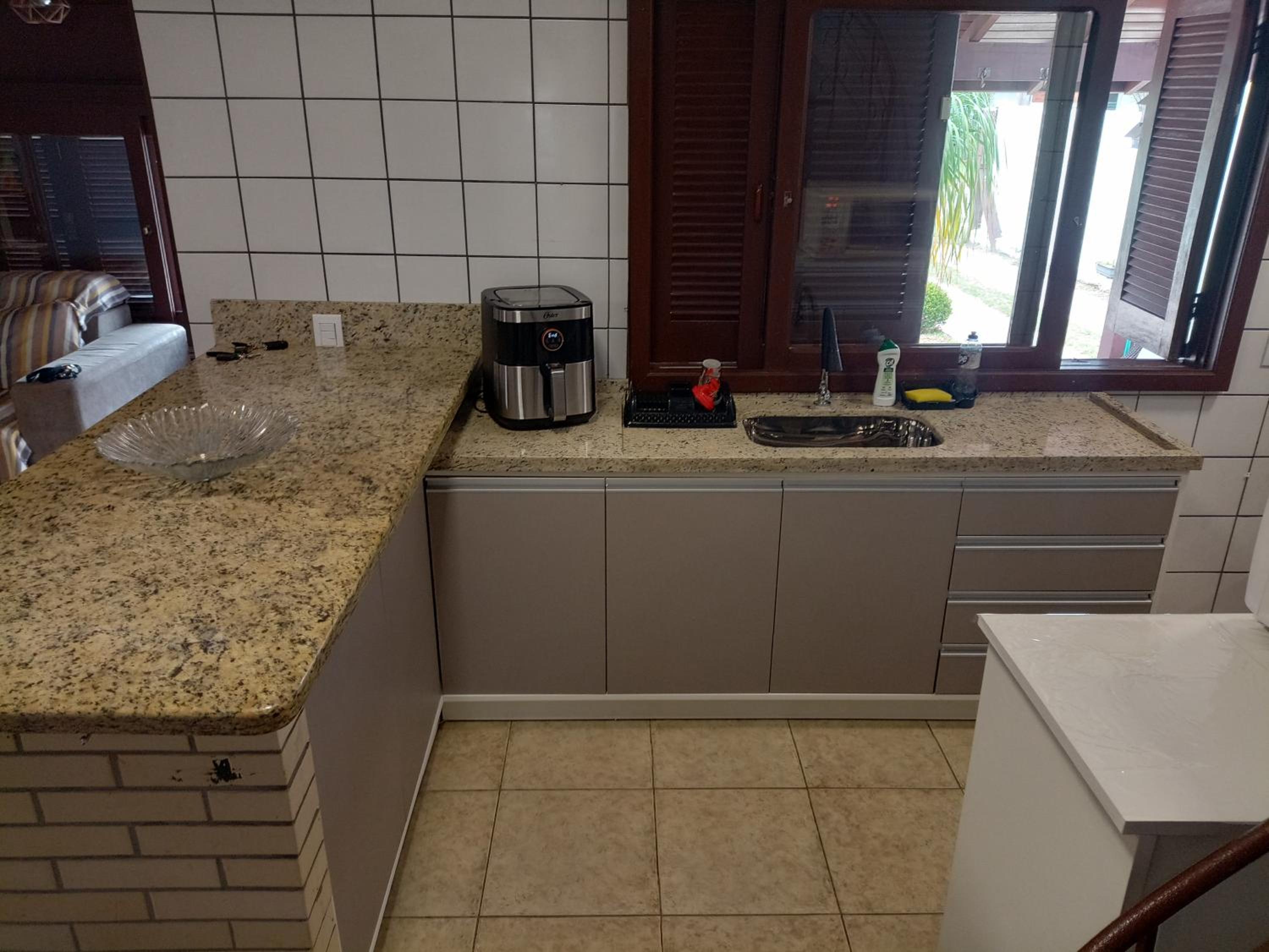 Casa com piscina a 50 metros da praia