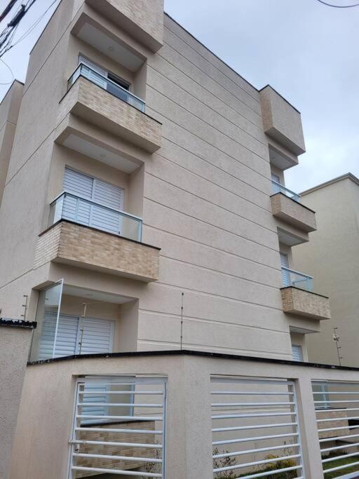 Hotel Apto 1o andar novo 2 Dorm - próximo ao centro - Image 1