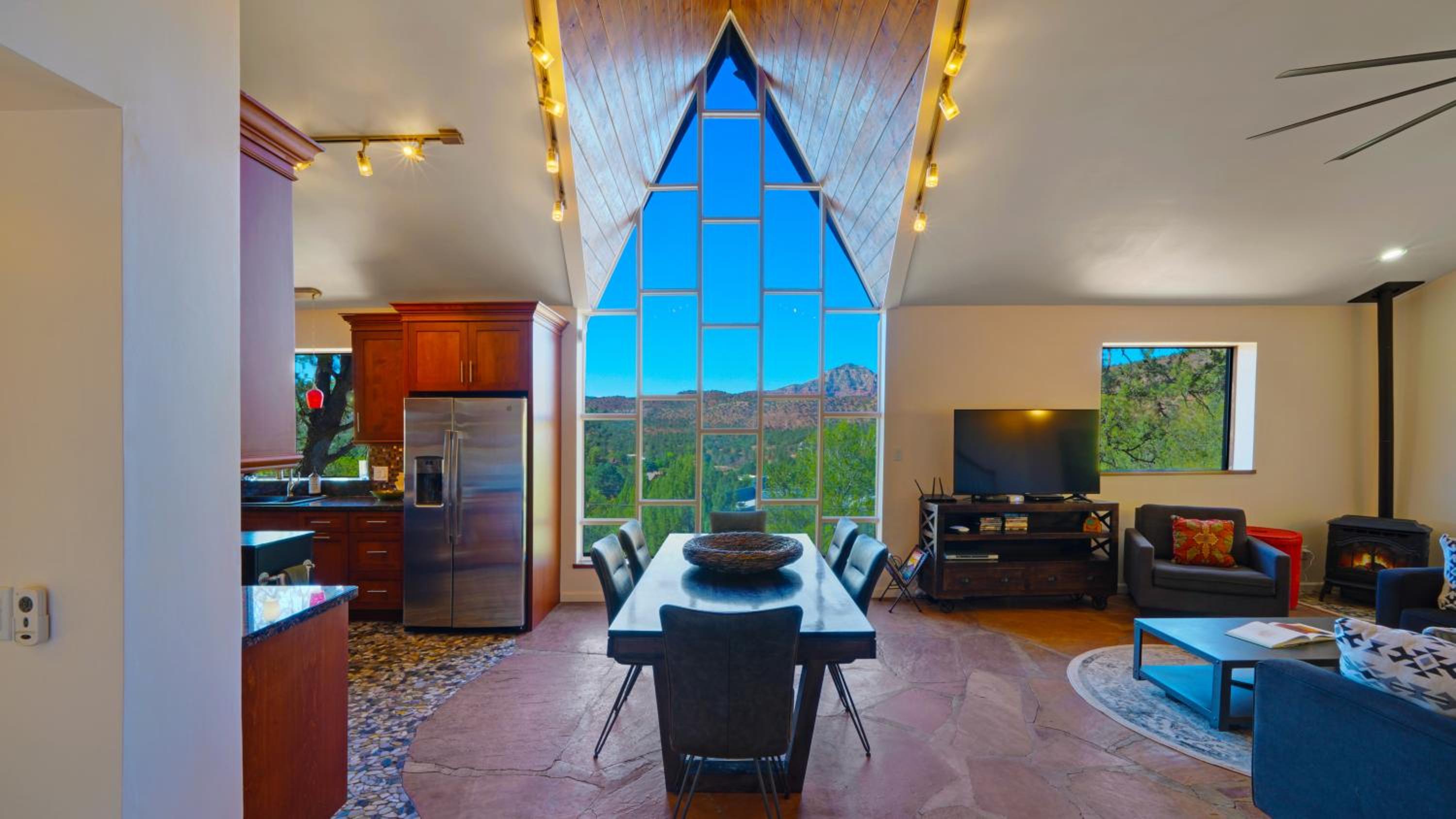 Walk 2 Trails! Pet Friendly! Stunning Views! view 4