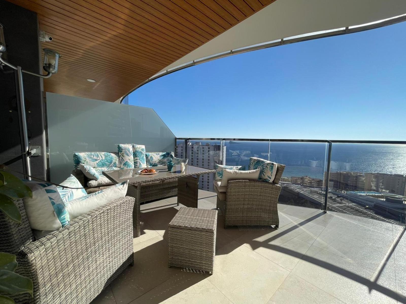 Sunset Waves Benidorm Julieta vistas al mar PREMIUM 200 mt2 con jacuzzi en terraza view 3