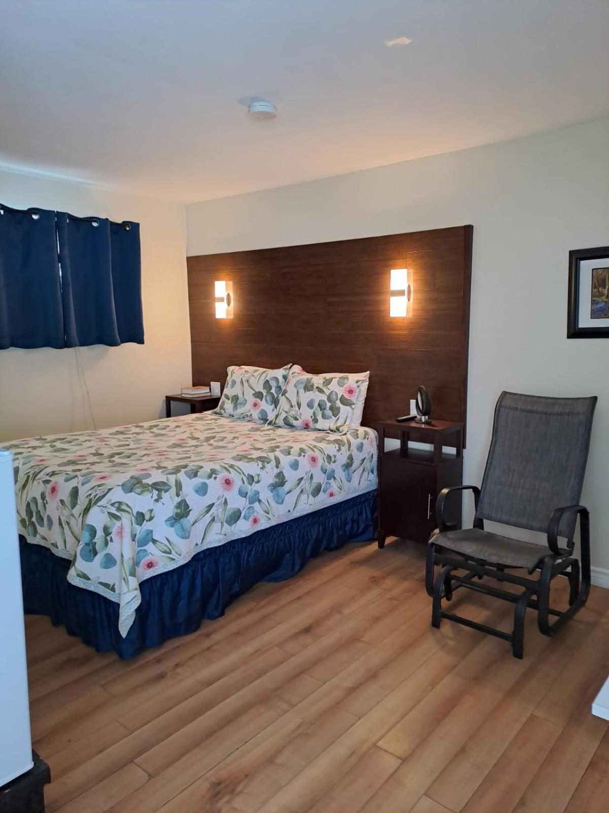 Three Island Motel
