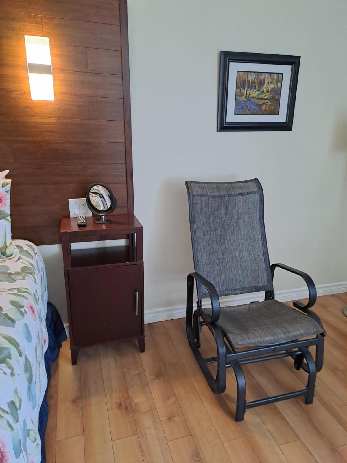 Three Island Motel