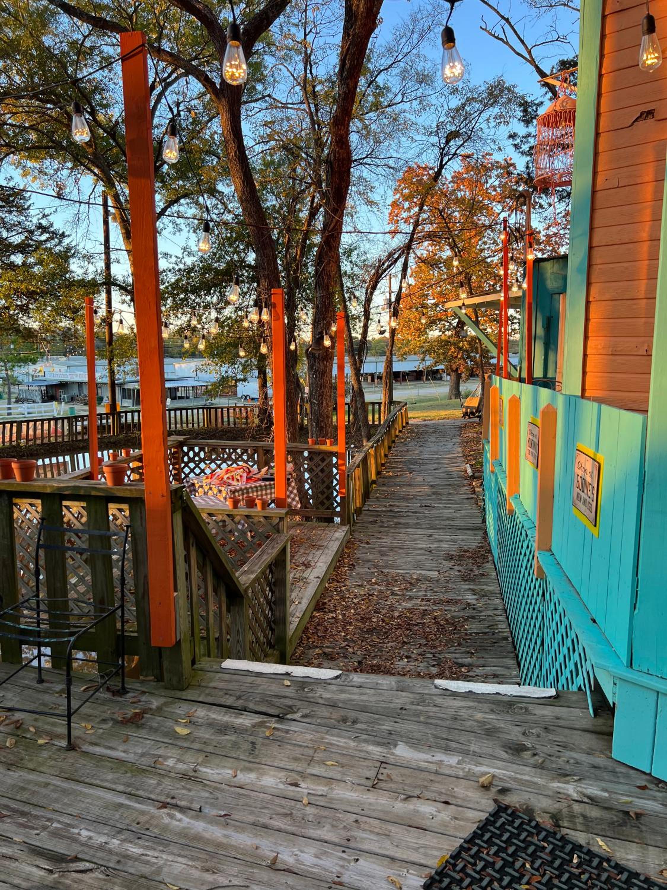 Dolly's Villa, 2-Level Suite 5 Min from Trade Days