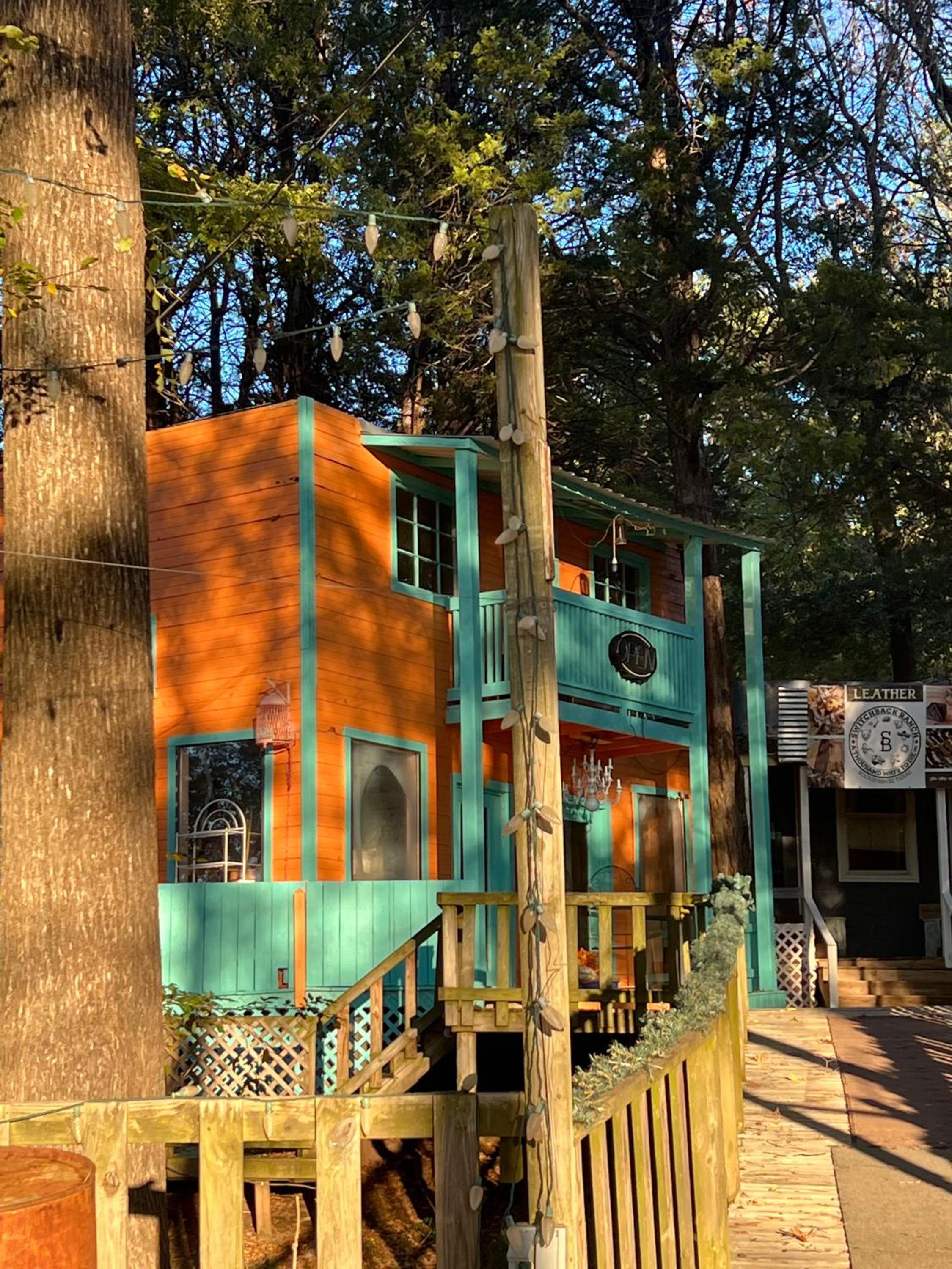 Dolly's Villa, 2-Level Suite 5 Min from Trade Days