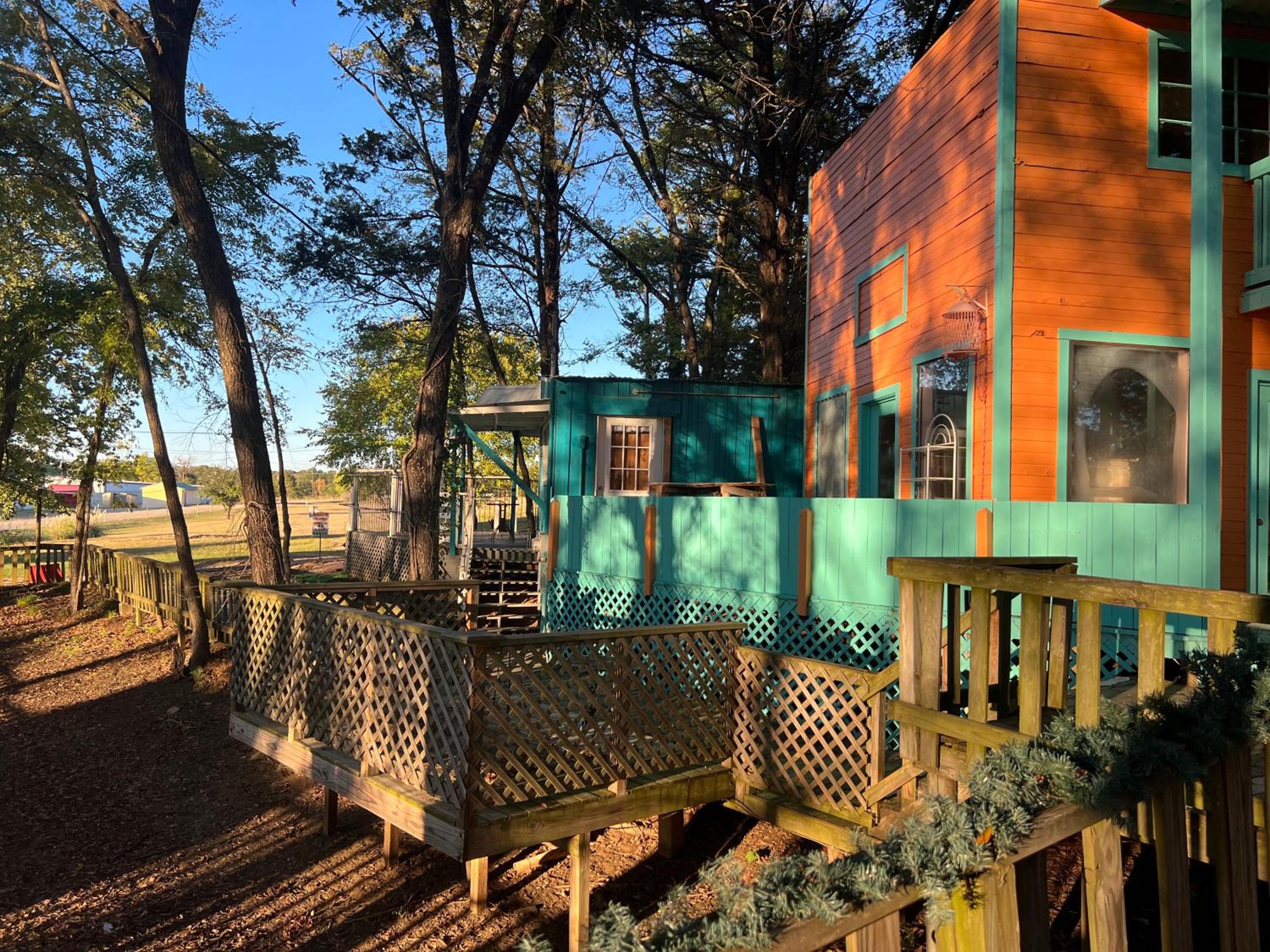 Dolly's Villa, 2-Level Suite 5 Min from Trade Days