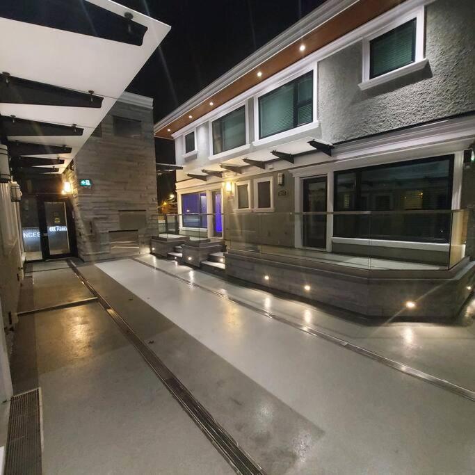 Beautiful Bright 3 Bed Townhouse