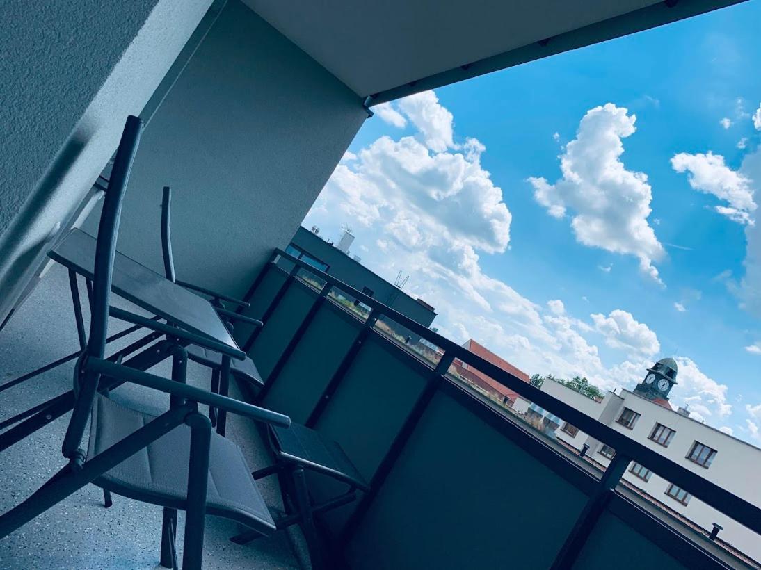 Hotel E1 Luxury OldTown Apt - 2x Parking, Foodstore, PCscreen, Netflix, Unlimited Music, Crib, BabyChair, FastWifi, Aircon - Image 1