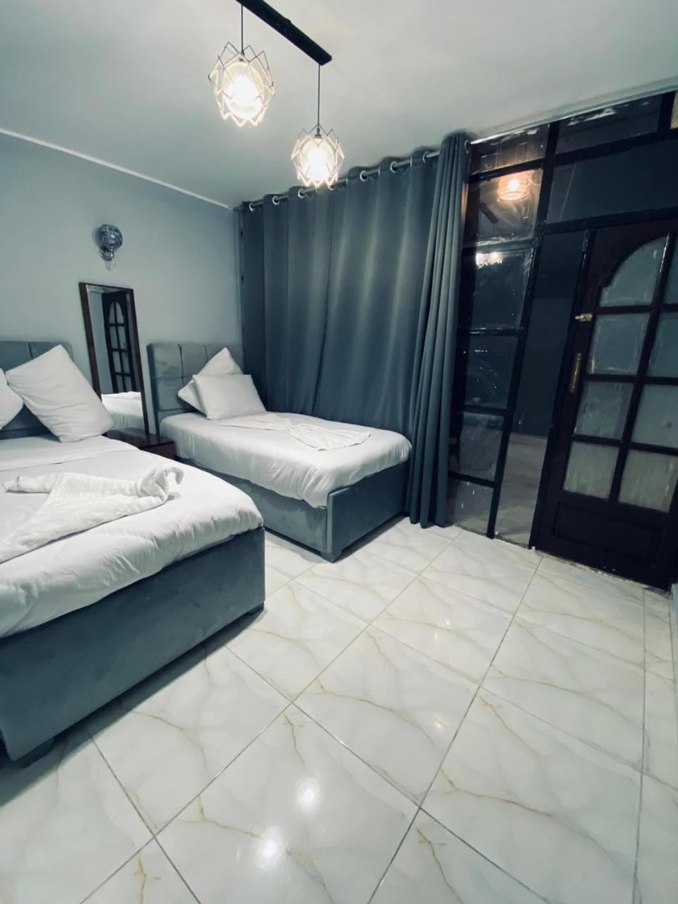 NADA _ HOTEL