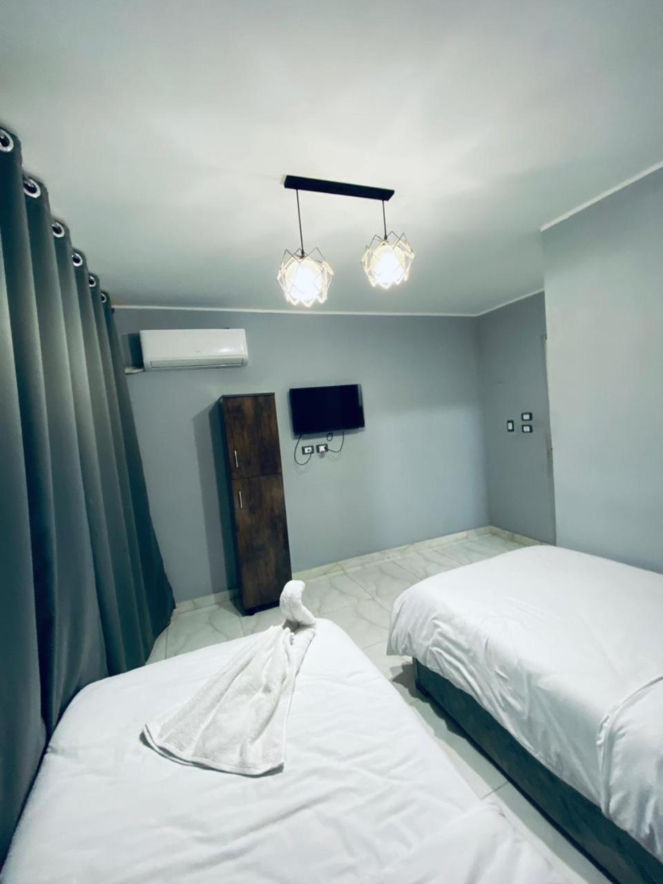 NADA _ HOTEL