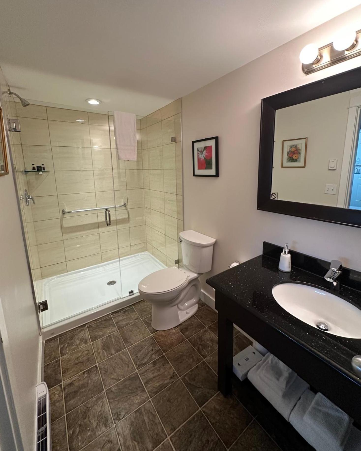 Bayshore Waterfront Inn