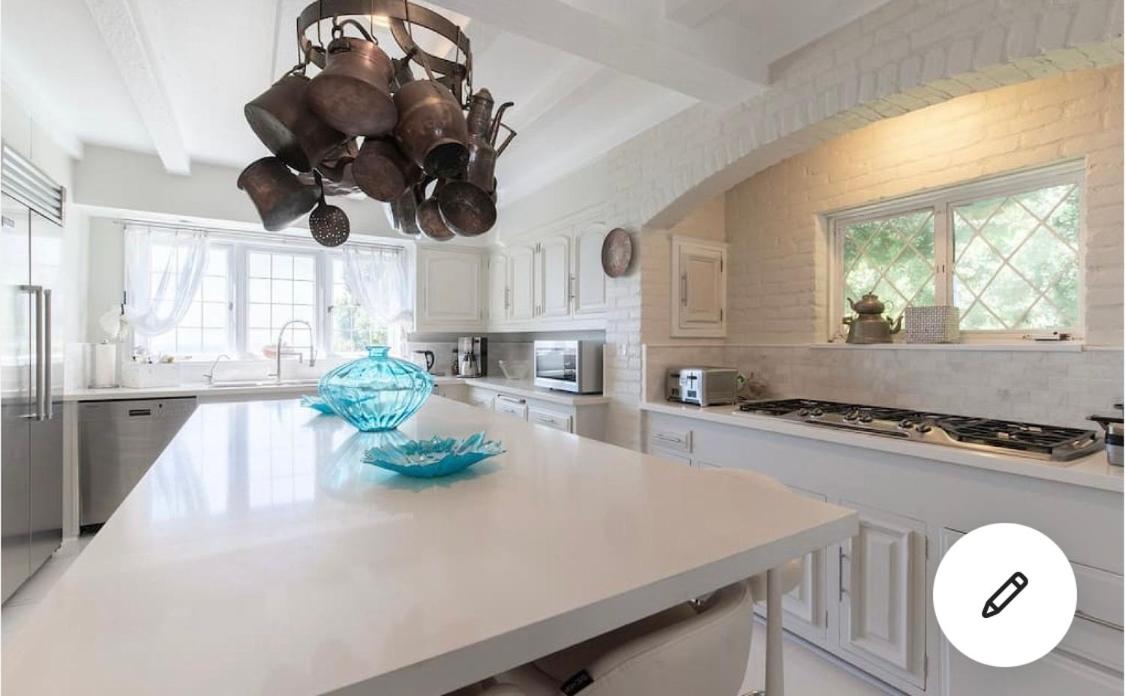 Spectecular Oceanfront french chateau in Los Angeles ca view 3