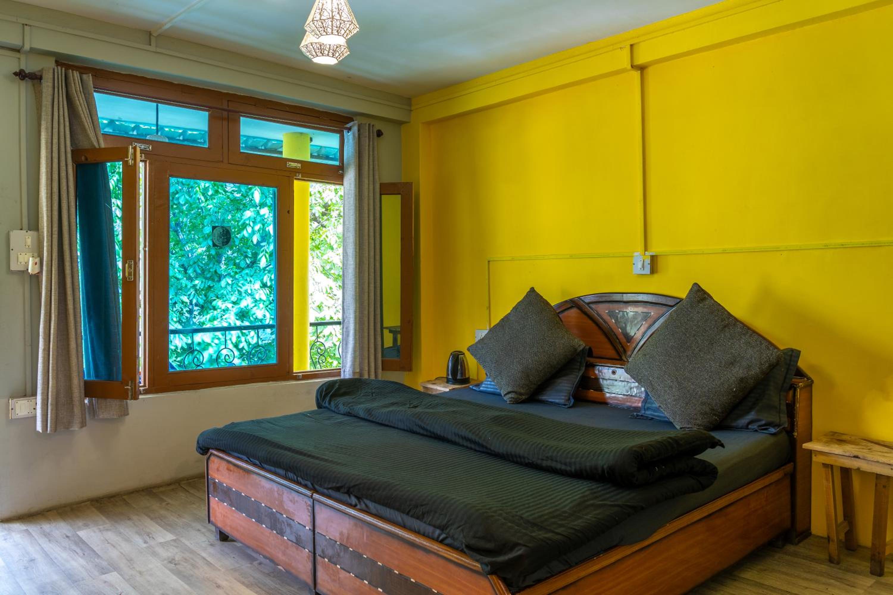 Whoopers Hostel Tosh