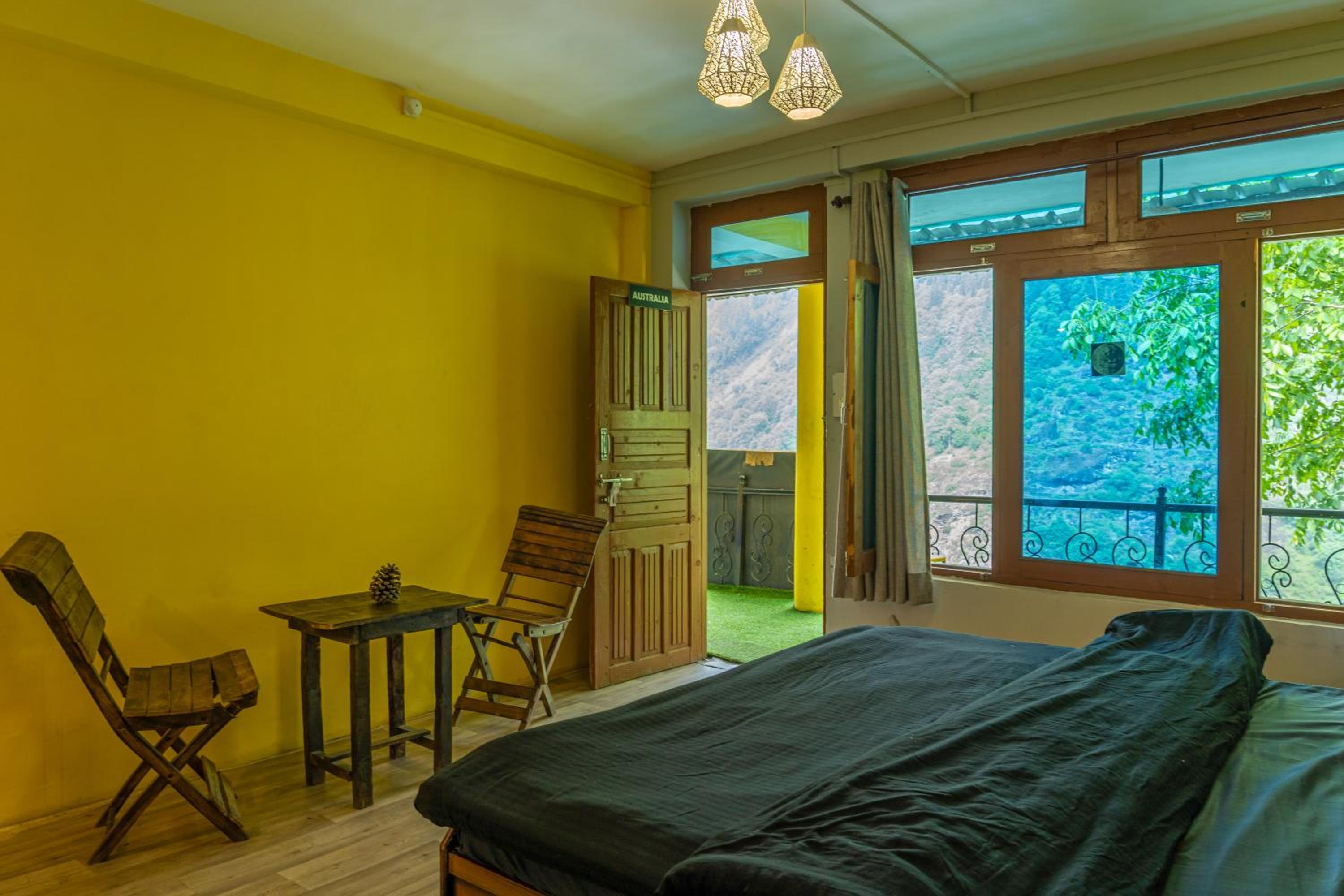 Whoopers Hostel Tosh
