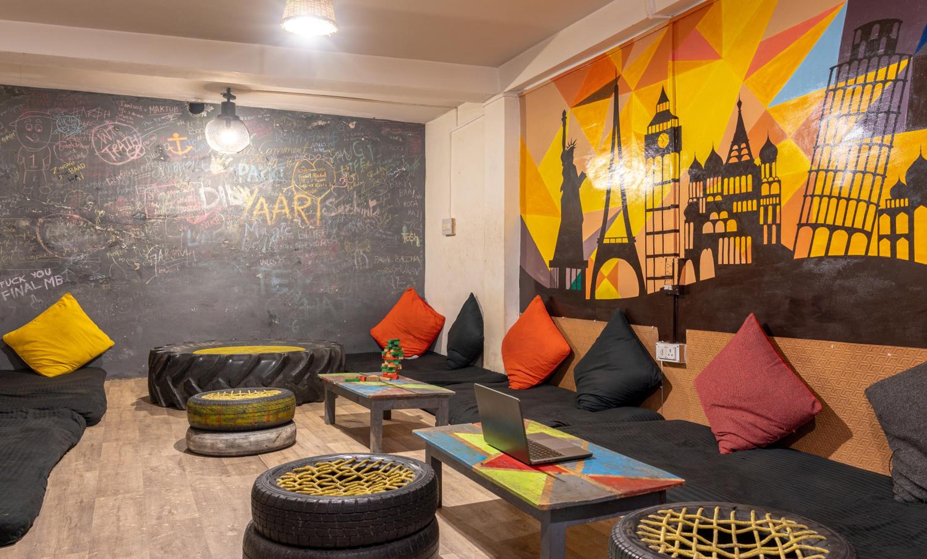 Whoopers Hostel Tosh