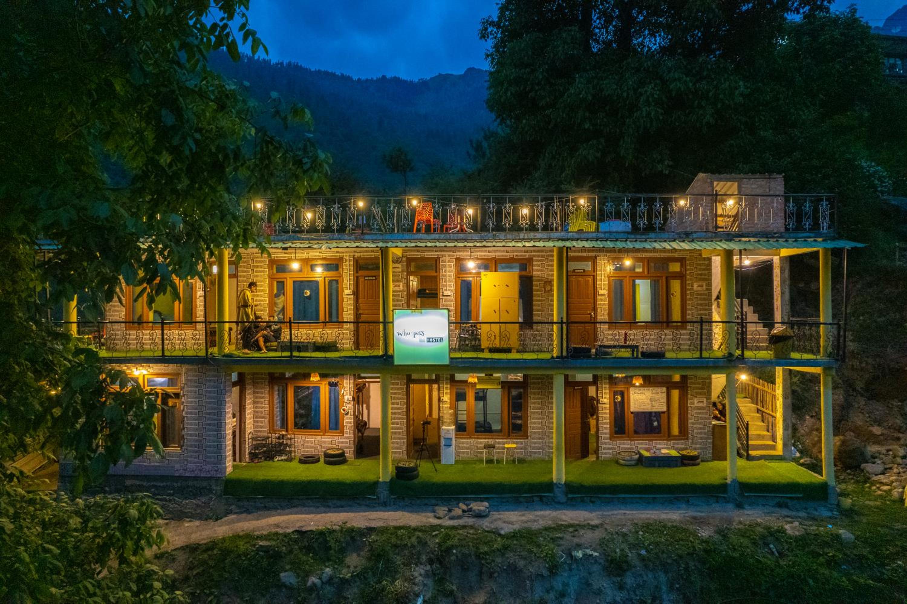 Whoopers Hostel Tosh