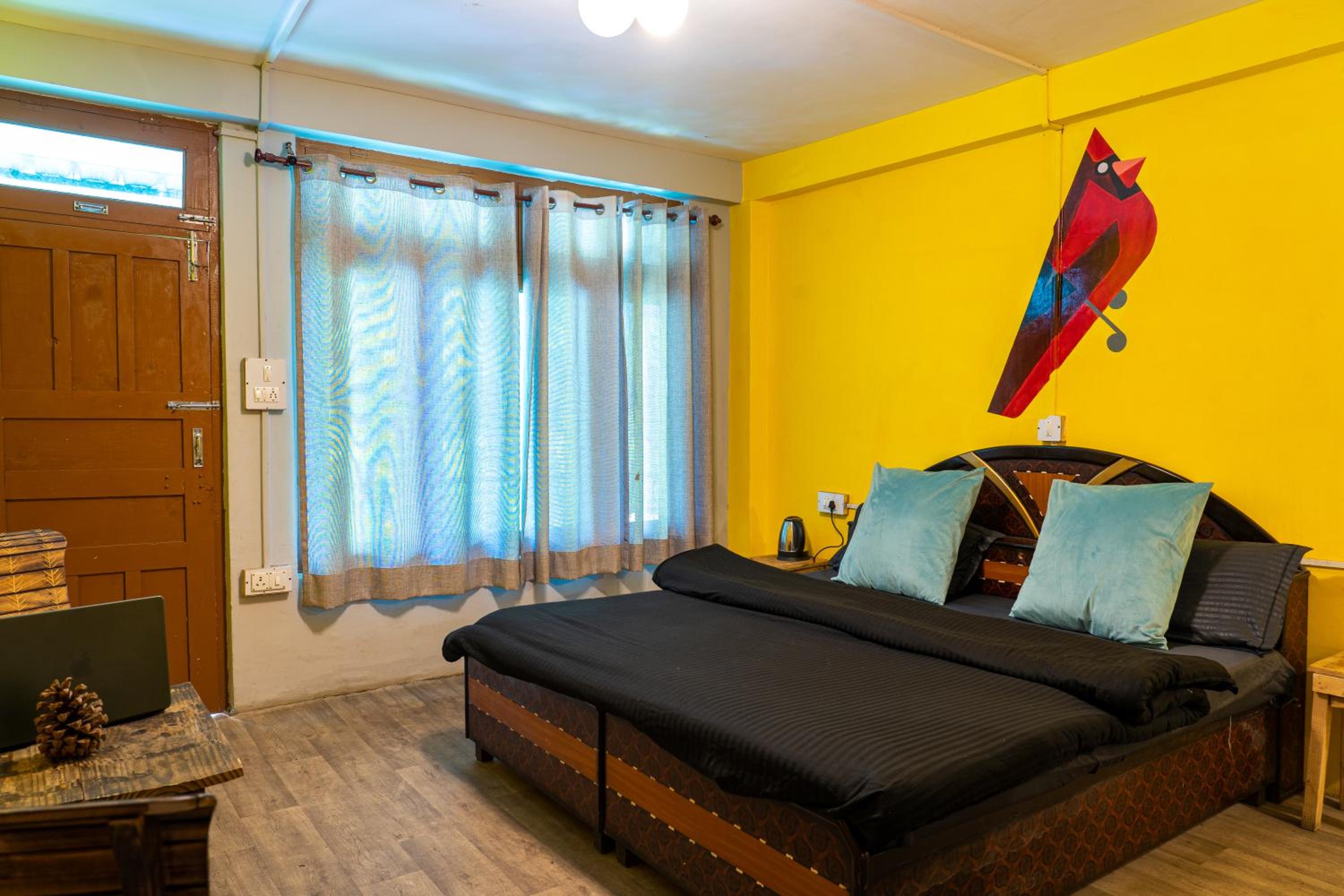 Whoopers Hostel Tosh