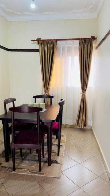 Cozy Apartment within Acacia mall area limits, Unlimited WIFI, Netflix, Free Parking view 3