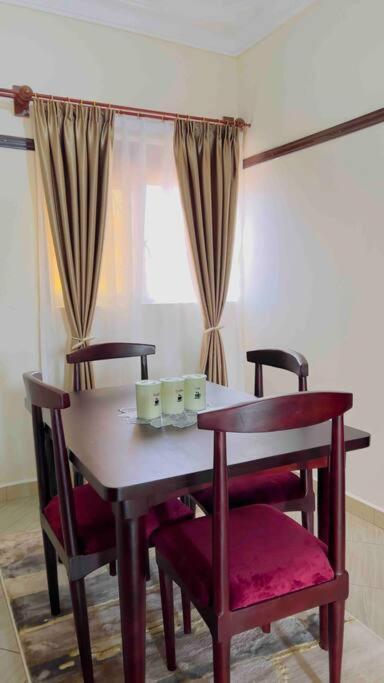 Cozy Apartment within Acacia mall area limits, Unlimited WIFI, Netflix, Free Parking view 4