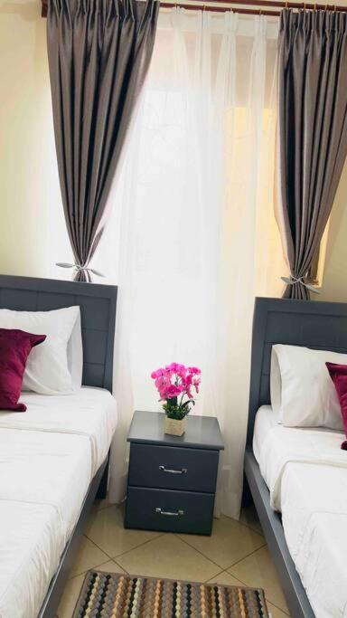 Cozy Apartment within Acacia mall area limits, Unlimited WIFI, Netflix, Free Parking view 5