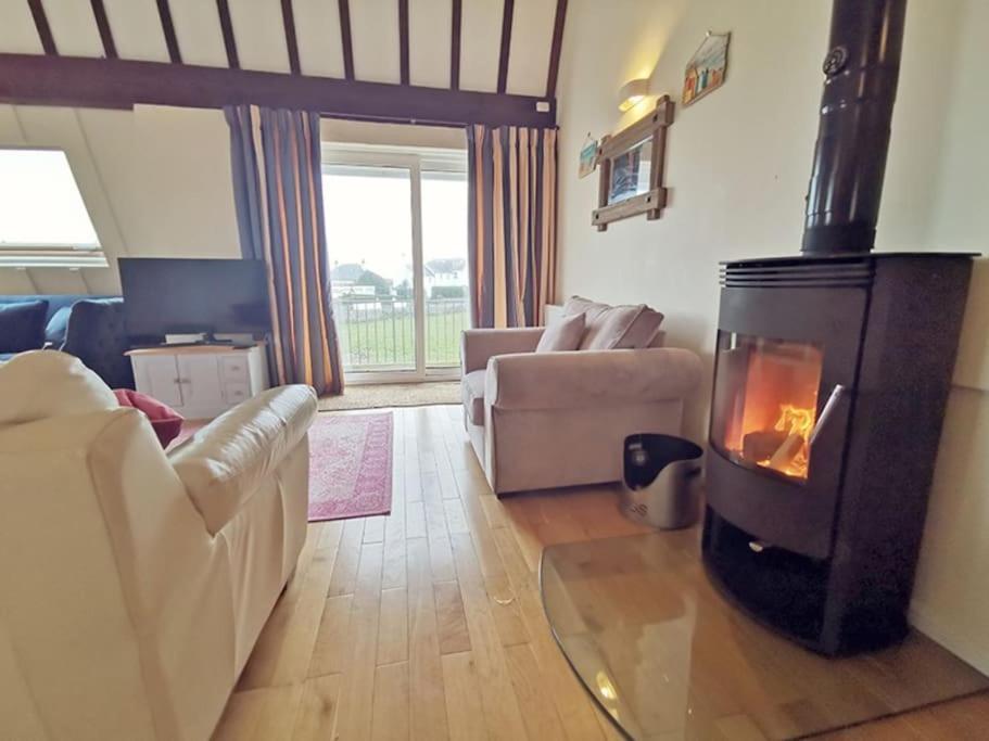 Beach Retreat-3 Bed-Pet friendly-Central location view 3
