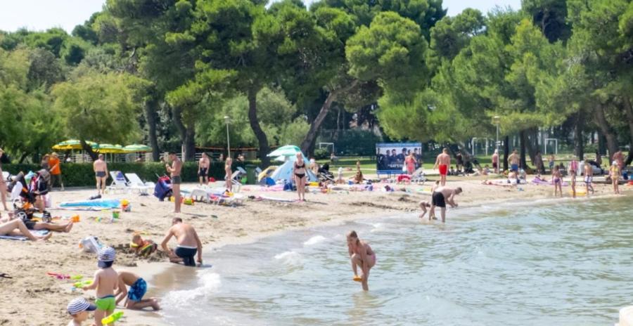 Apartman u vili s bazenom blizu mora plavi view 4
