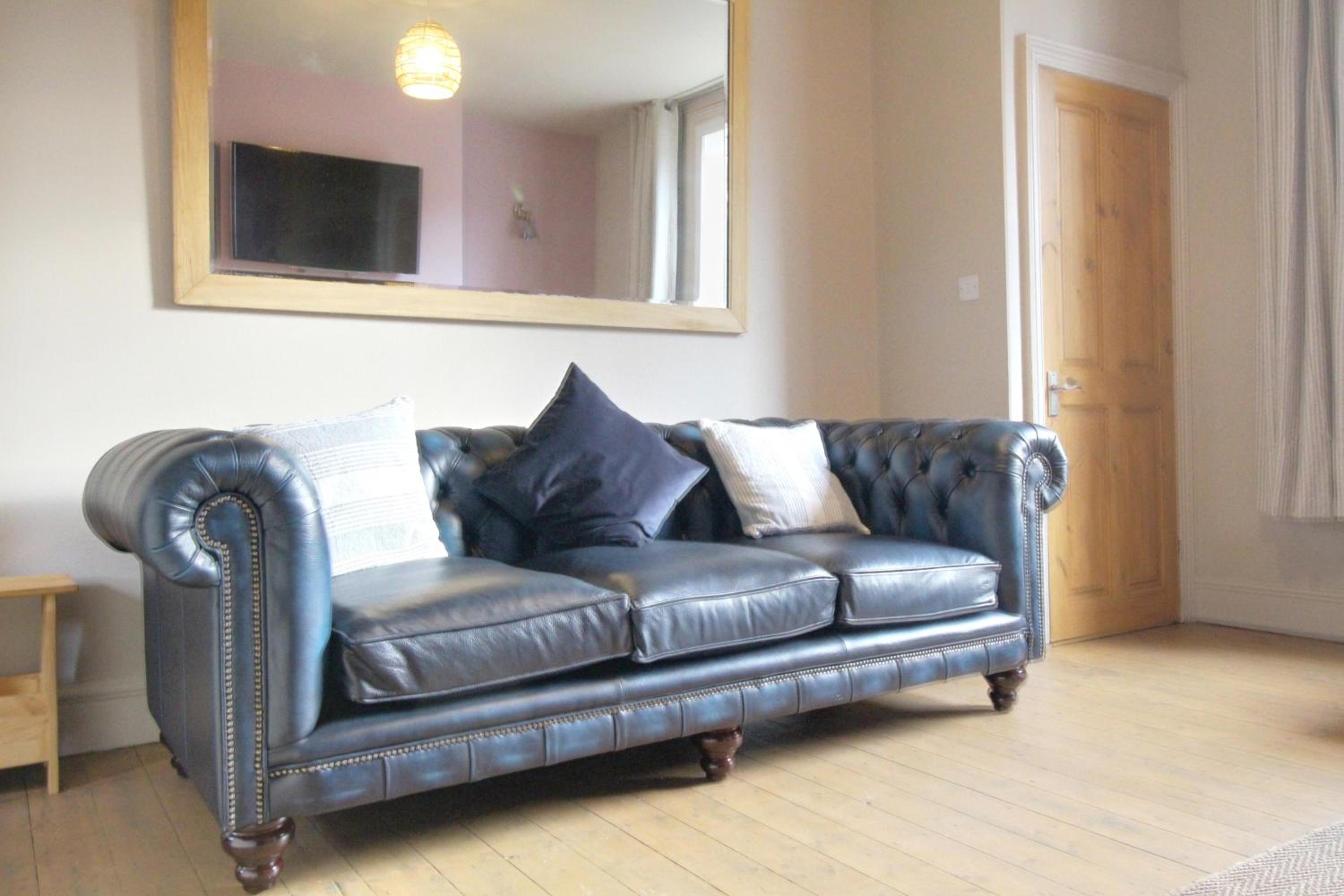 Lovely Hudds home, x4 double bedrooms & parking view 2