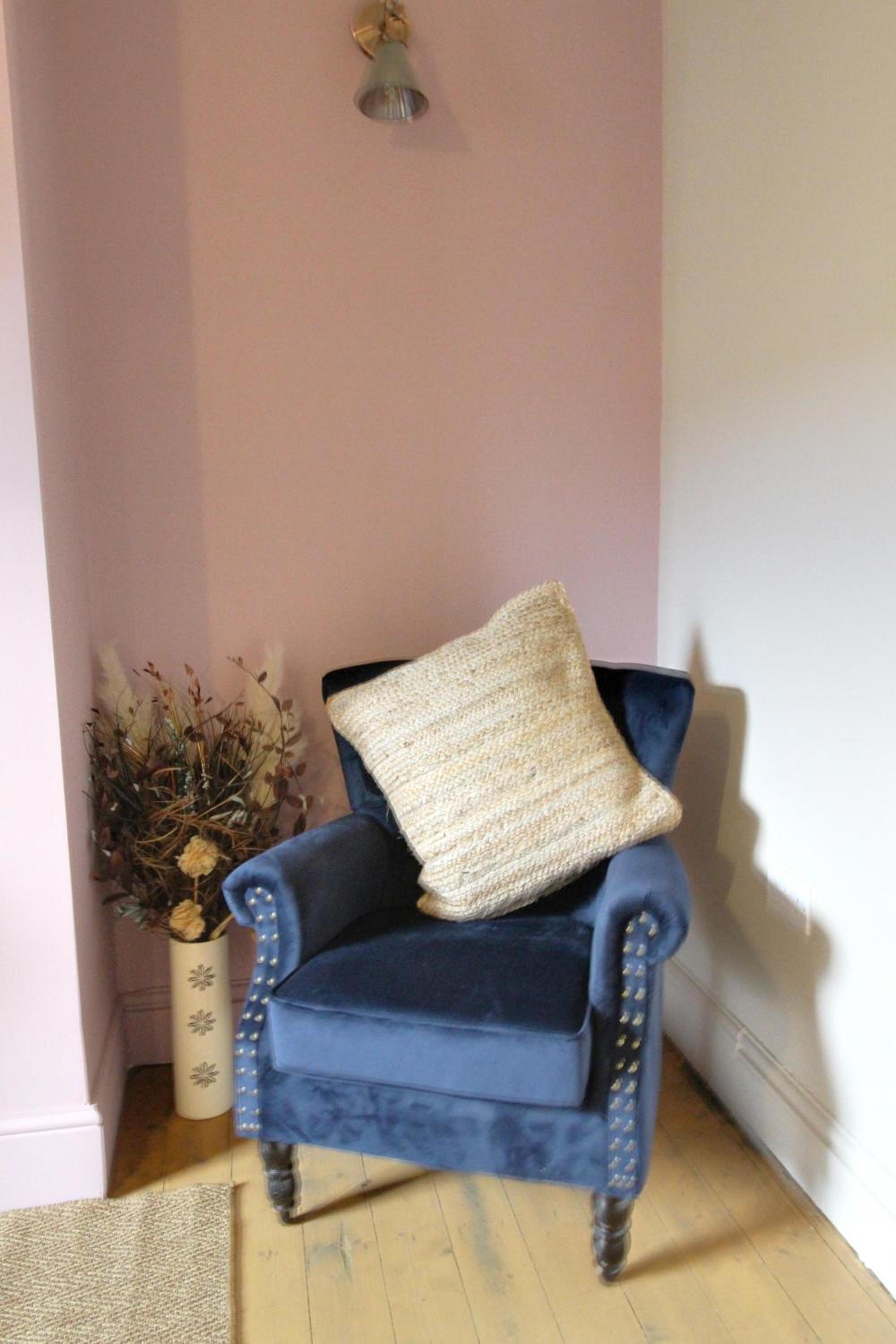 Lovely Hudds home, x4 double bedrooms & parking view 3
