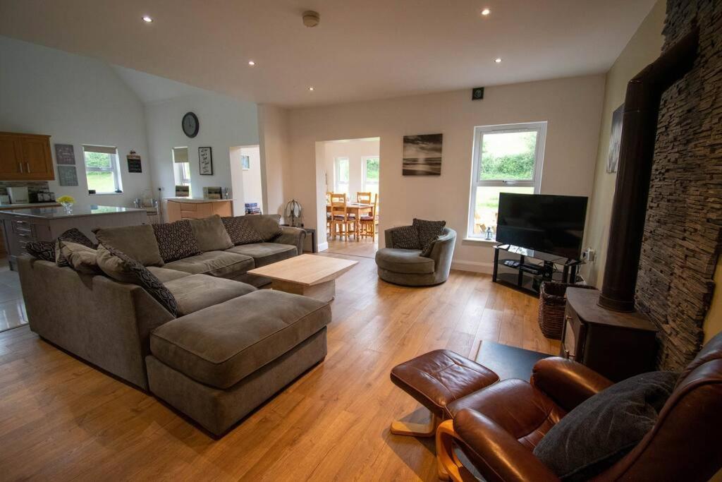 Kilskeery Lodge, modern country house with hot tub view 5