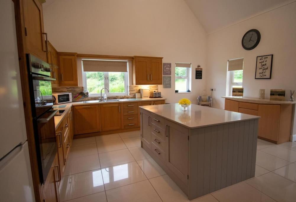 Kilskeery Lodge, modern country house with hot tub view 4