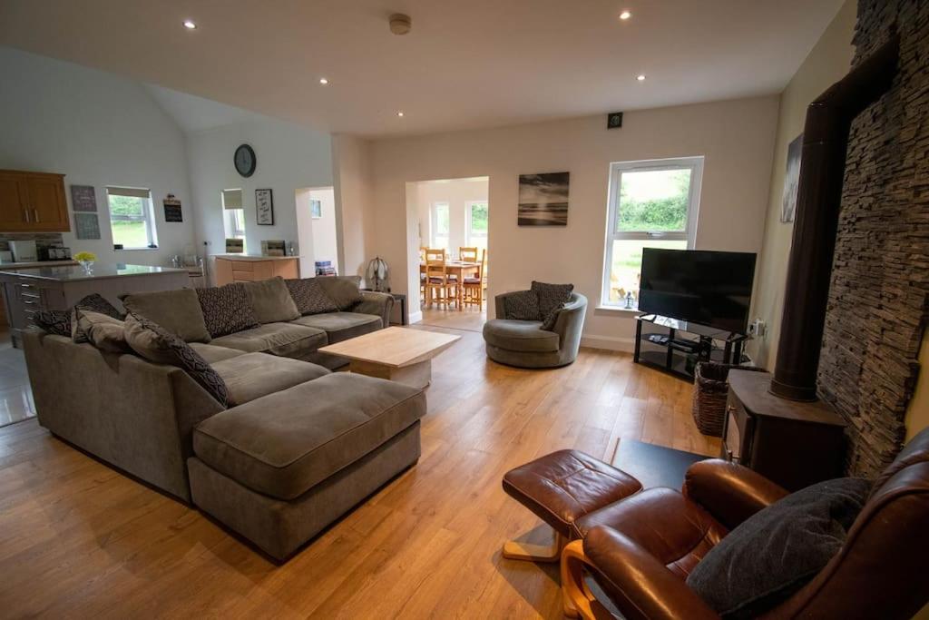 Kilskeery Lodge, modern country house with hot tub view 3