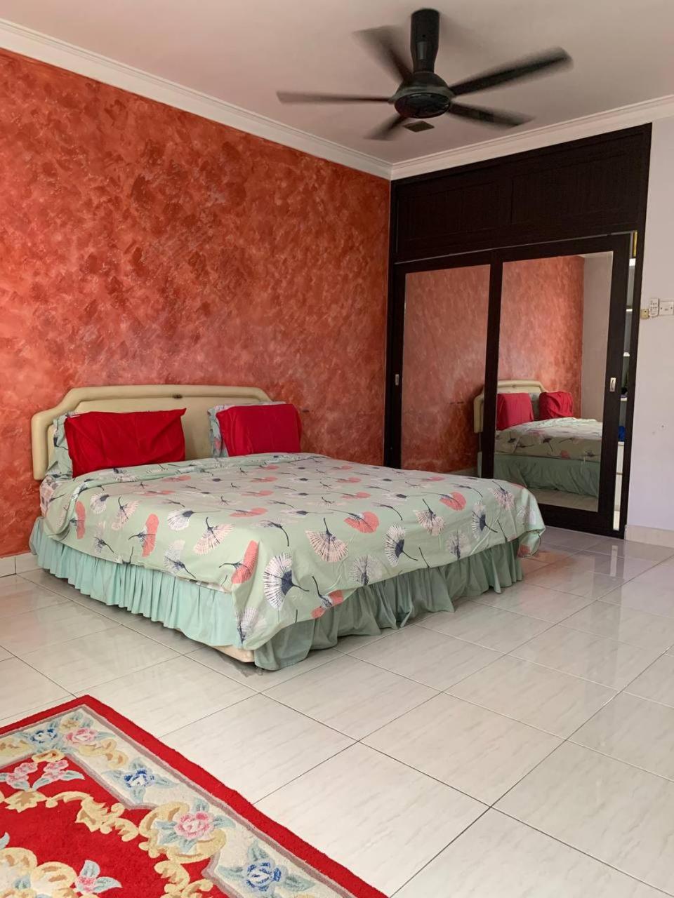 AYUNI HOMESTAY AUSTIN PERDANA JB