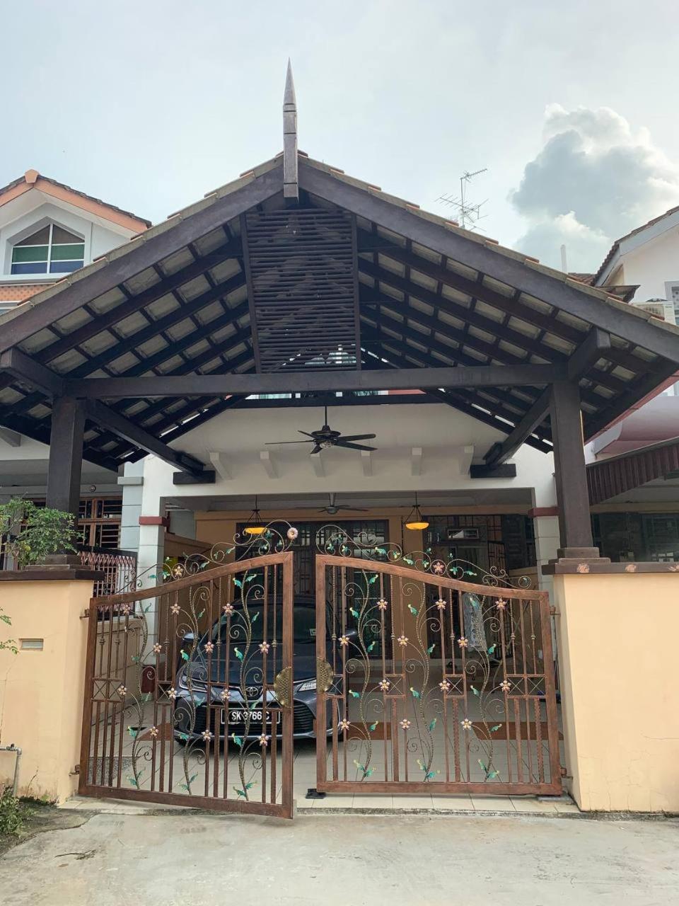 AYUNI HOMESTAY AUSTIN PERDANA JB