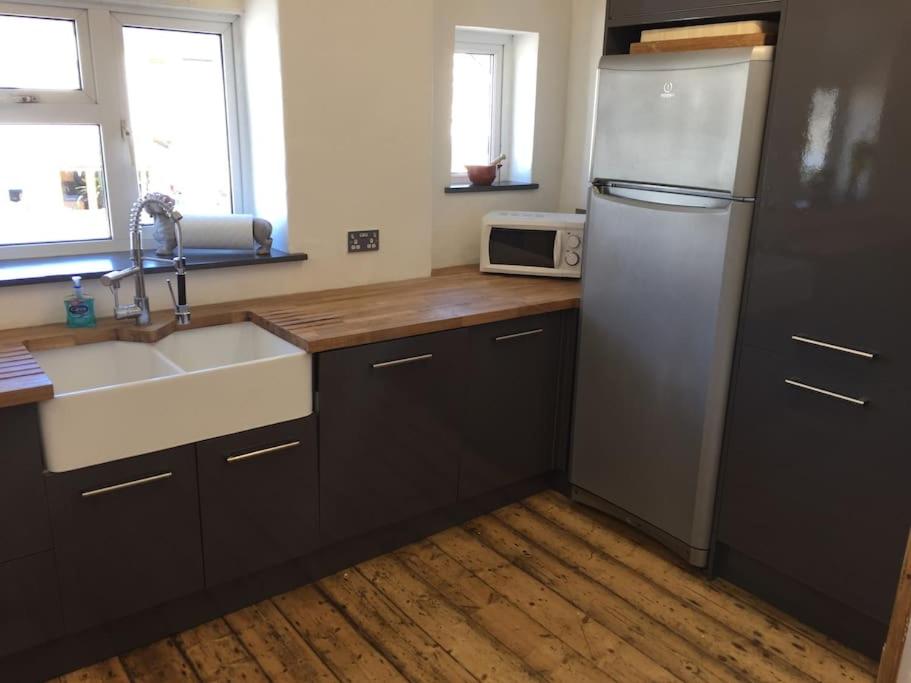 Huge 7 bed hse for large groups close by the beach view 2
