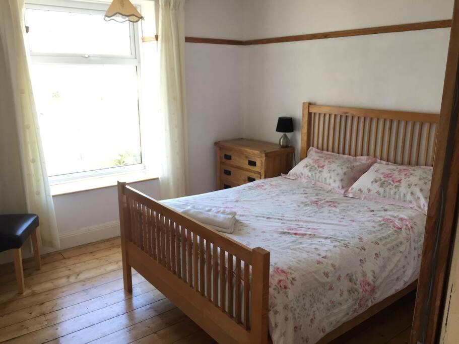 Huge 7 bed hse for large groups close by the beach view 3