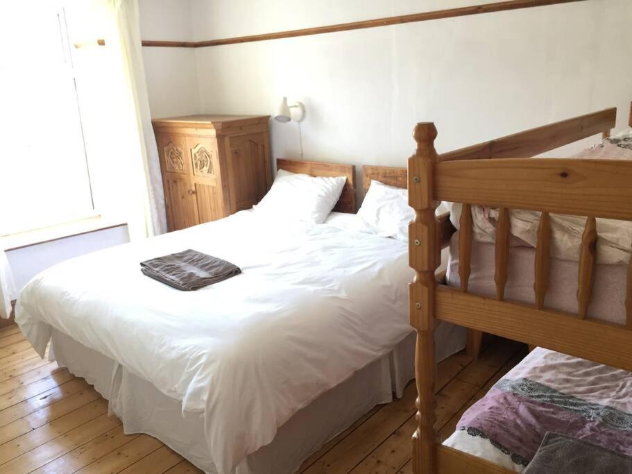 Huge 7 bed hse for large groups close by the beach view 4
