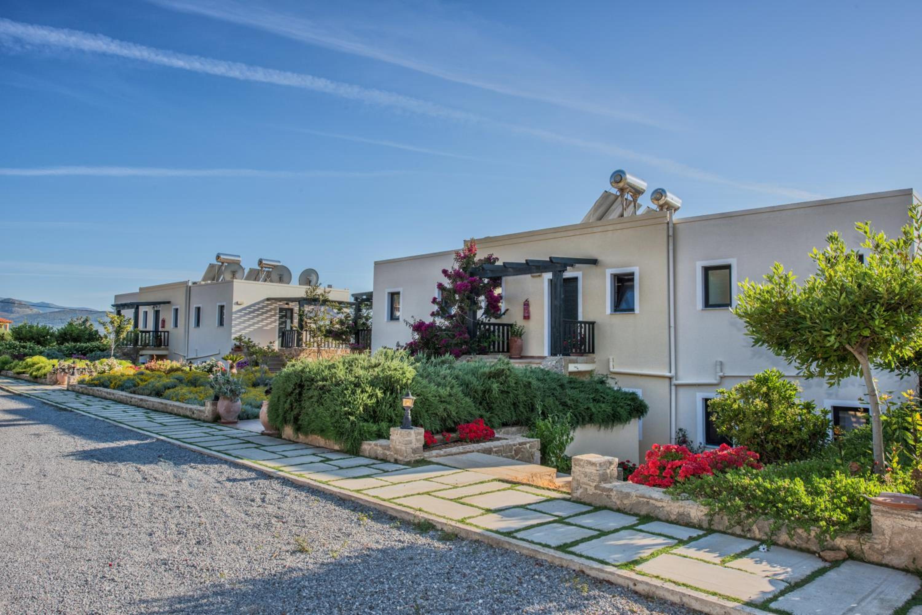 Magnolia Apartments and Studios