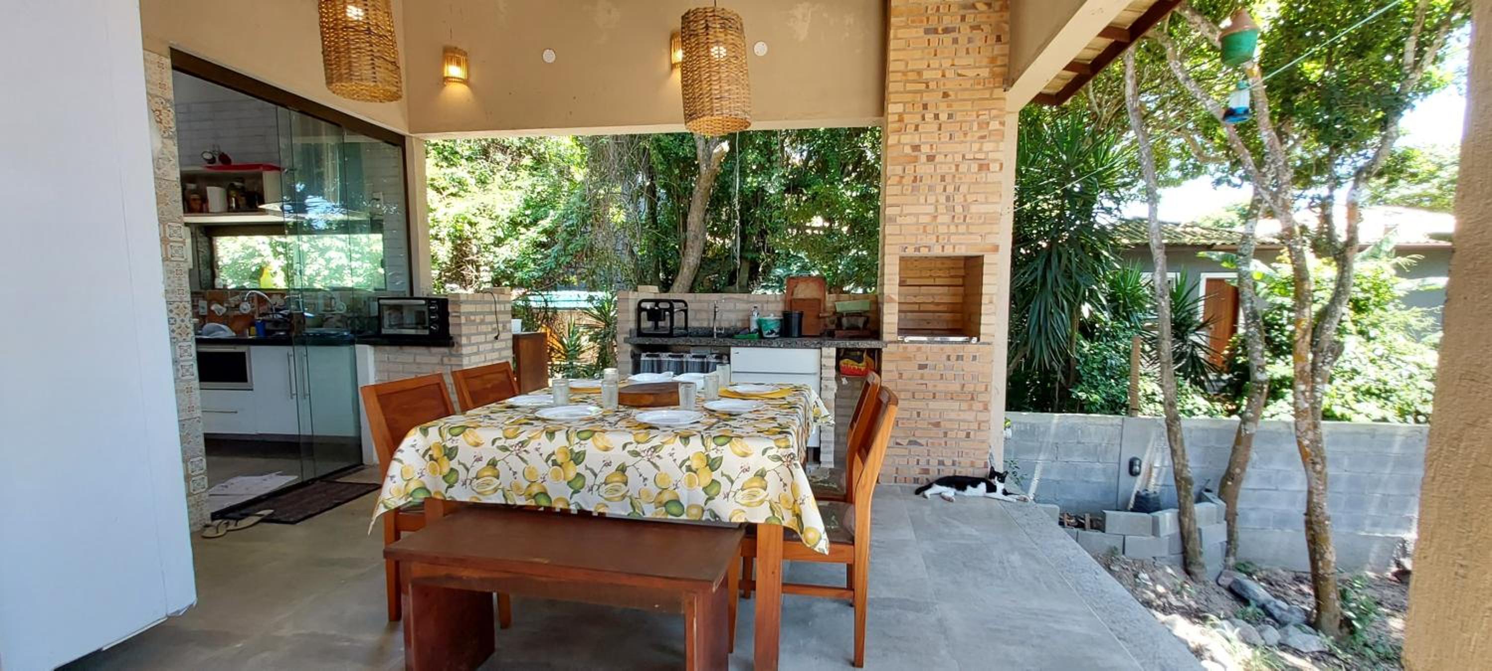 Casa praiana em condominio com lazer