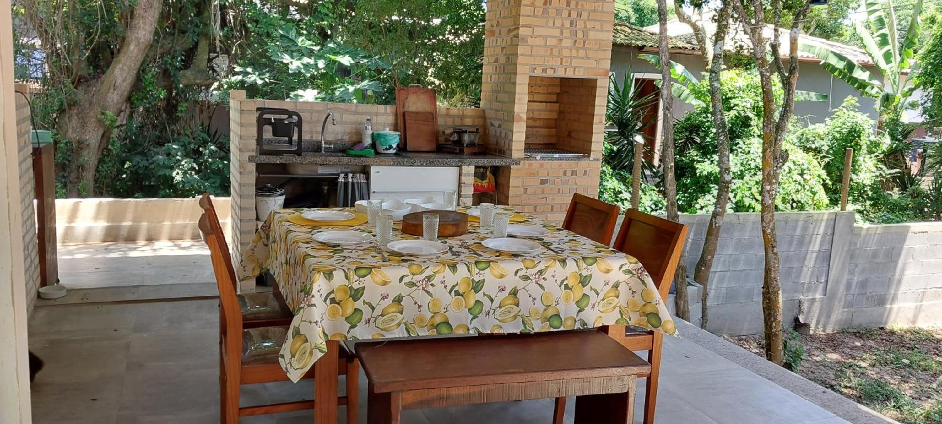 Casa praiana em condominio com lazer