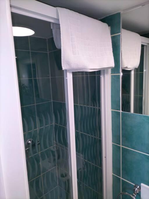 Islington Studio for 2 - Private Bath & Smart TV