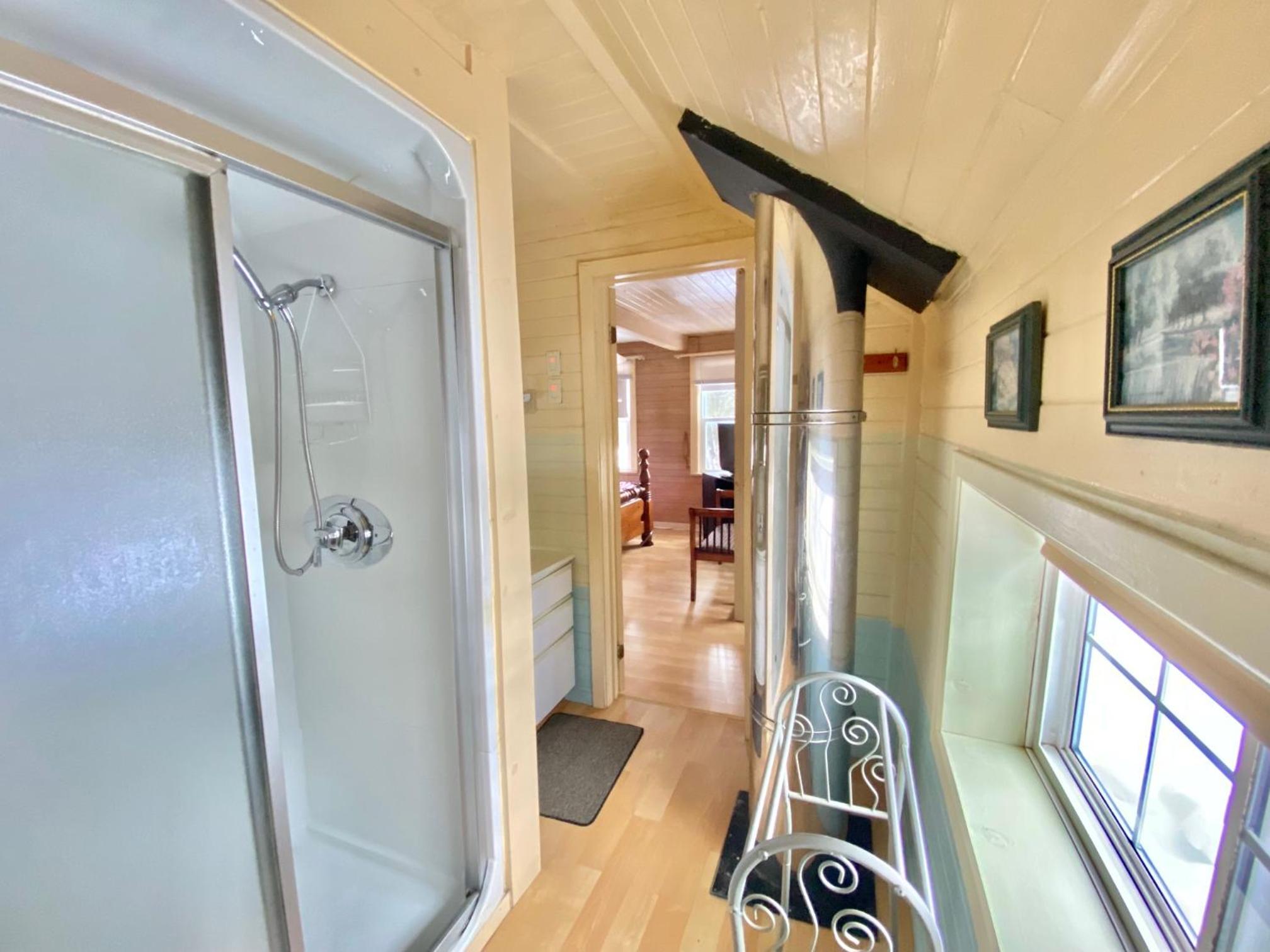 4 Bedroom Cottage on Manitoulin Island Next to Sand Beaches!