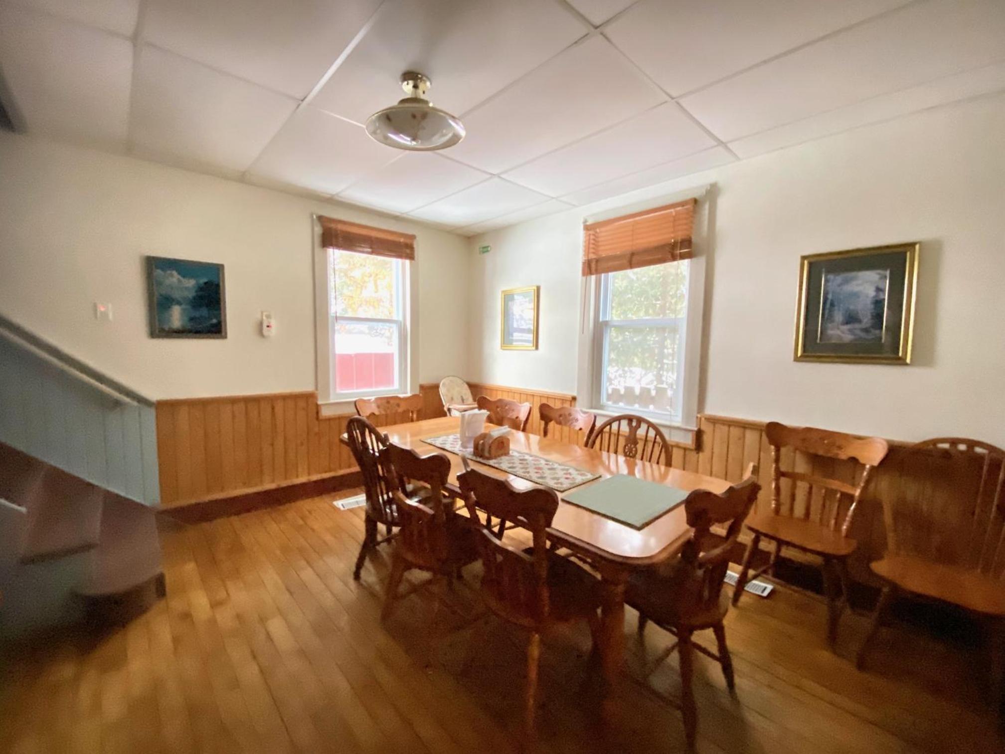 4 Bedroom Cottage on Manitoulin Island Next to Sand Beaches!