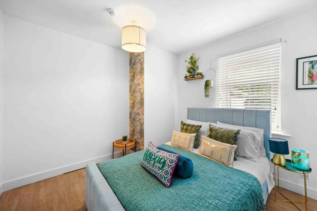St Augustines 10 Bed Themed House view 4