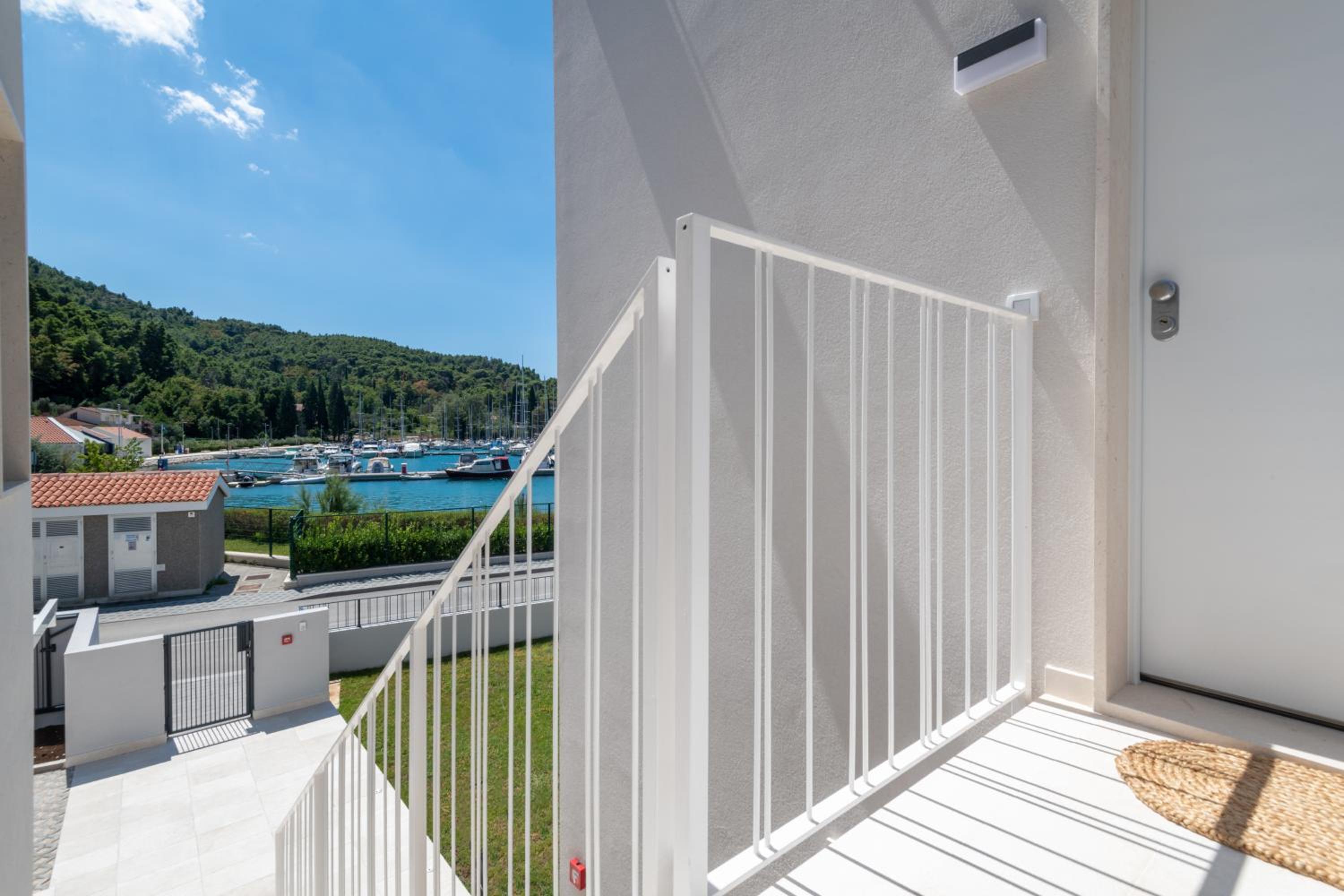 Luxury Seaview Studio Apartment - Luna