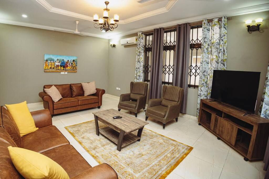 Luxurious home, perfect for a large or small group view 3