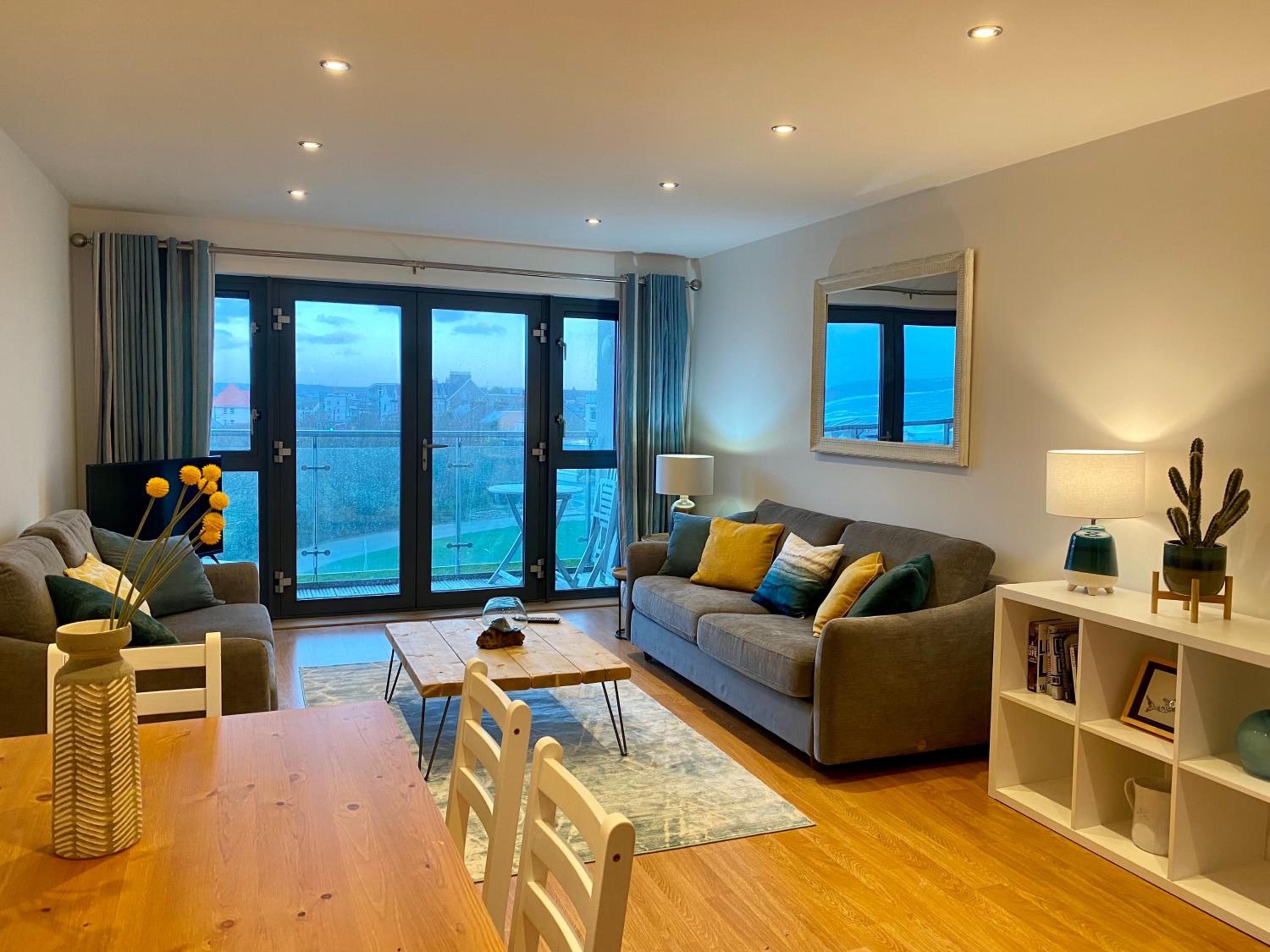 Amazing 2-bedroom apartment with lovely sea views view 5