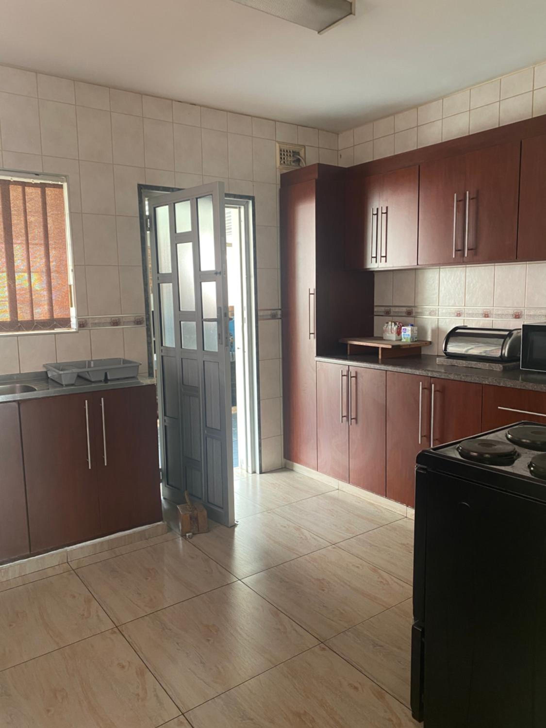Acquila Guest House
