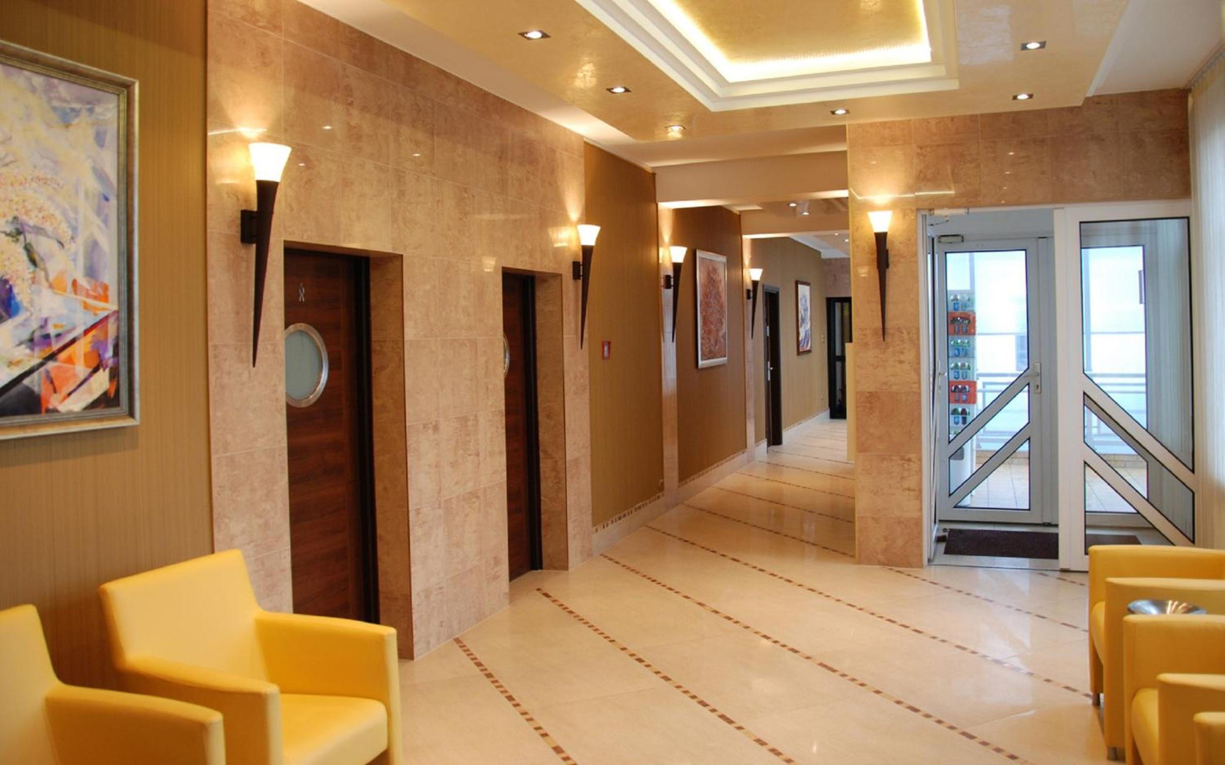 Lobby & Reception