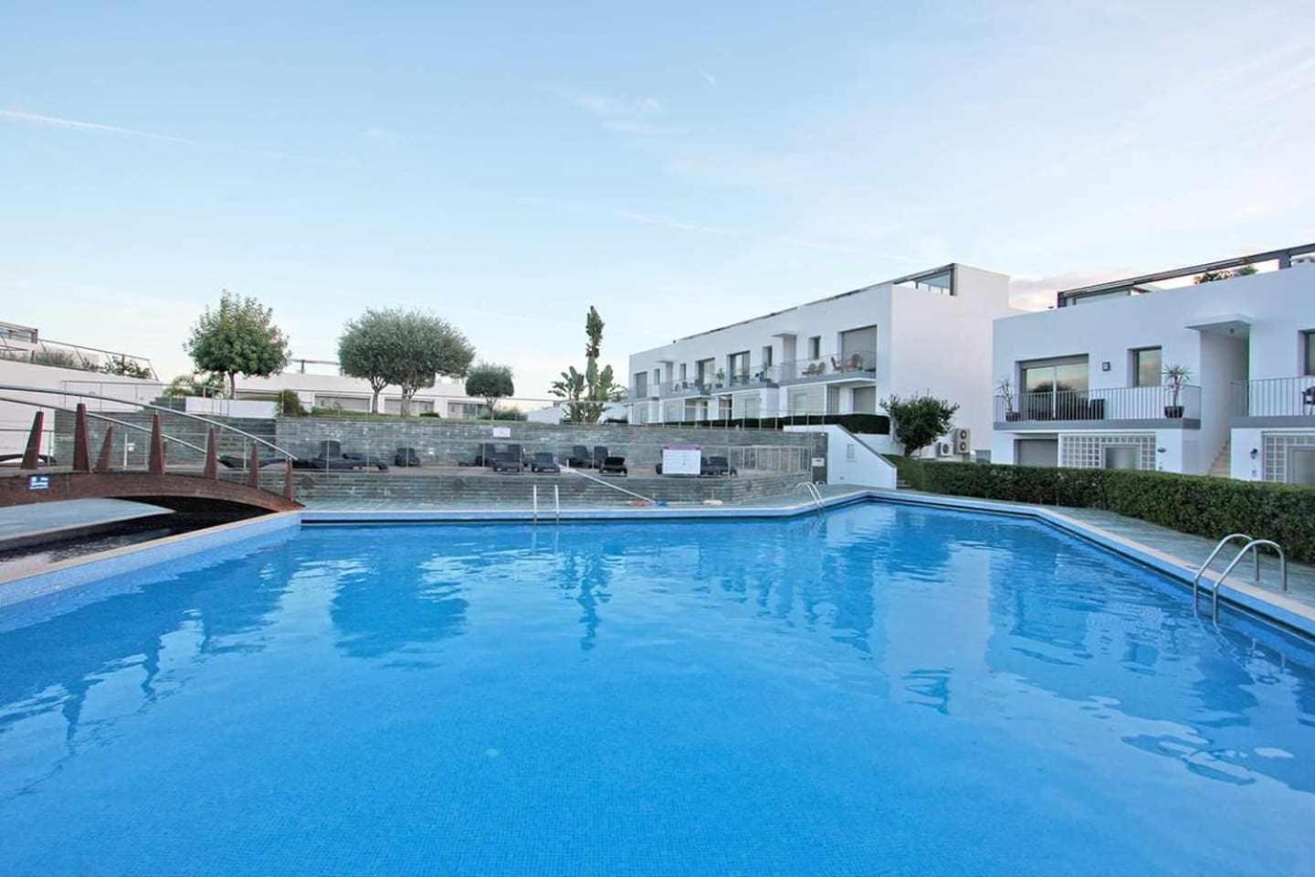 Believe in Dream Apart. Contemporâneo com Piscina view 5