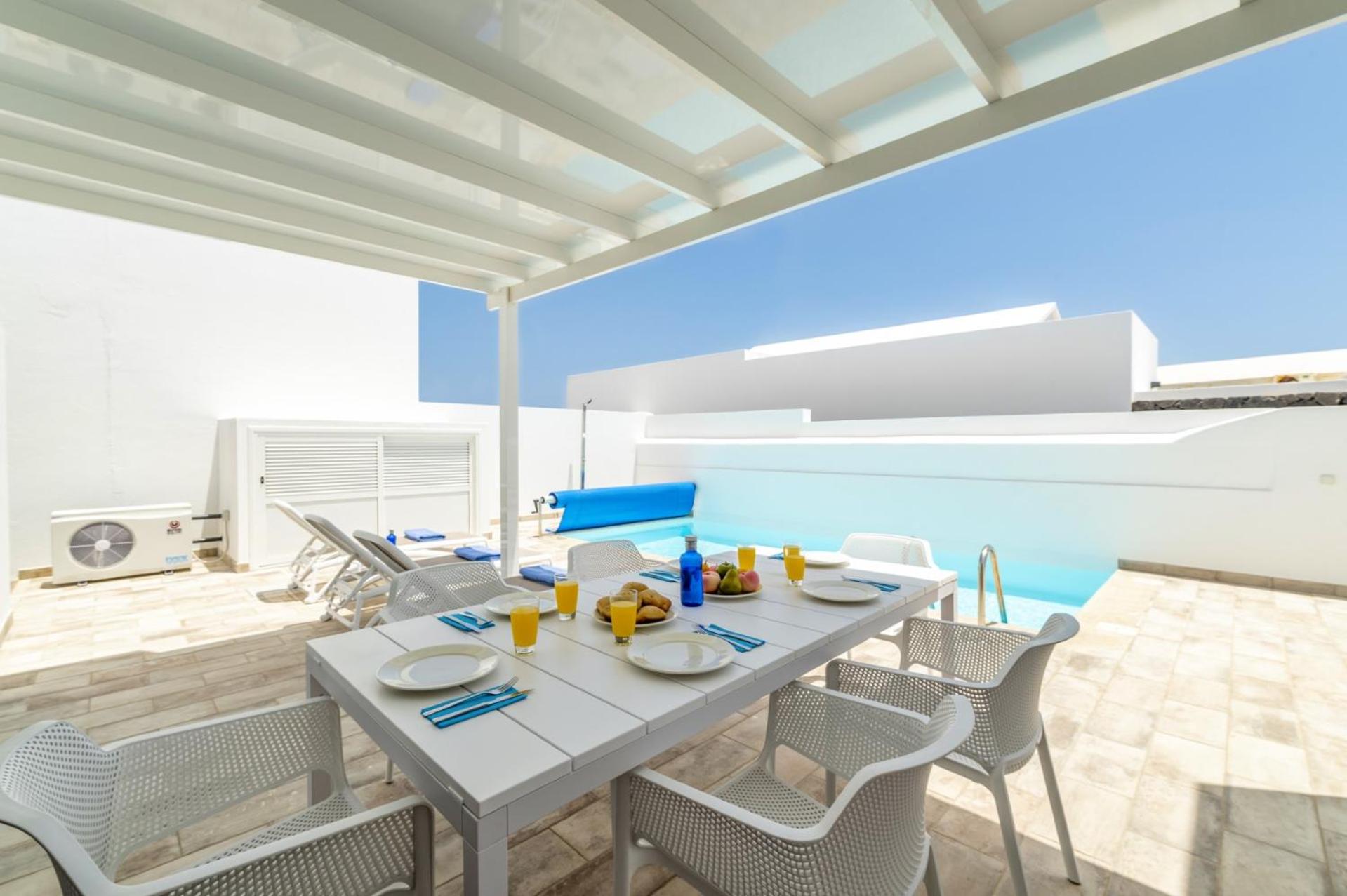 Villa Acomari by Villa Plus